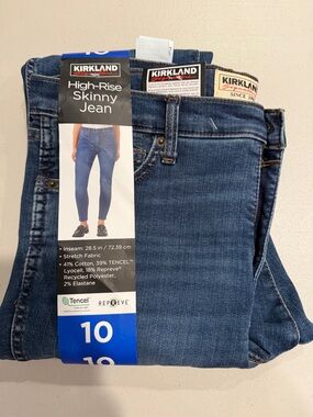 Kirkland Women size 10 Signature High-Rise Skinny Jeans - Dark Denim Blue